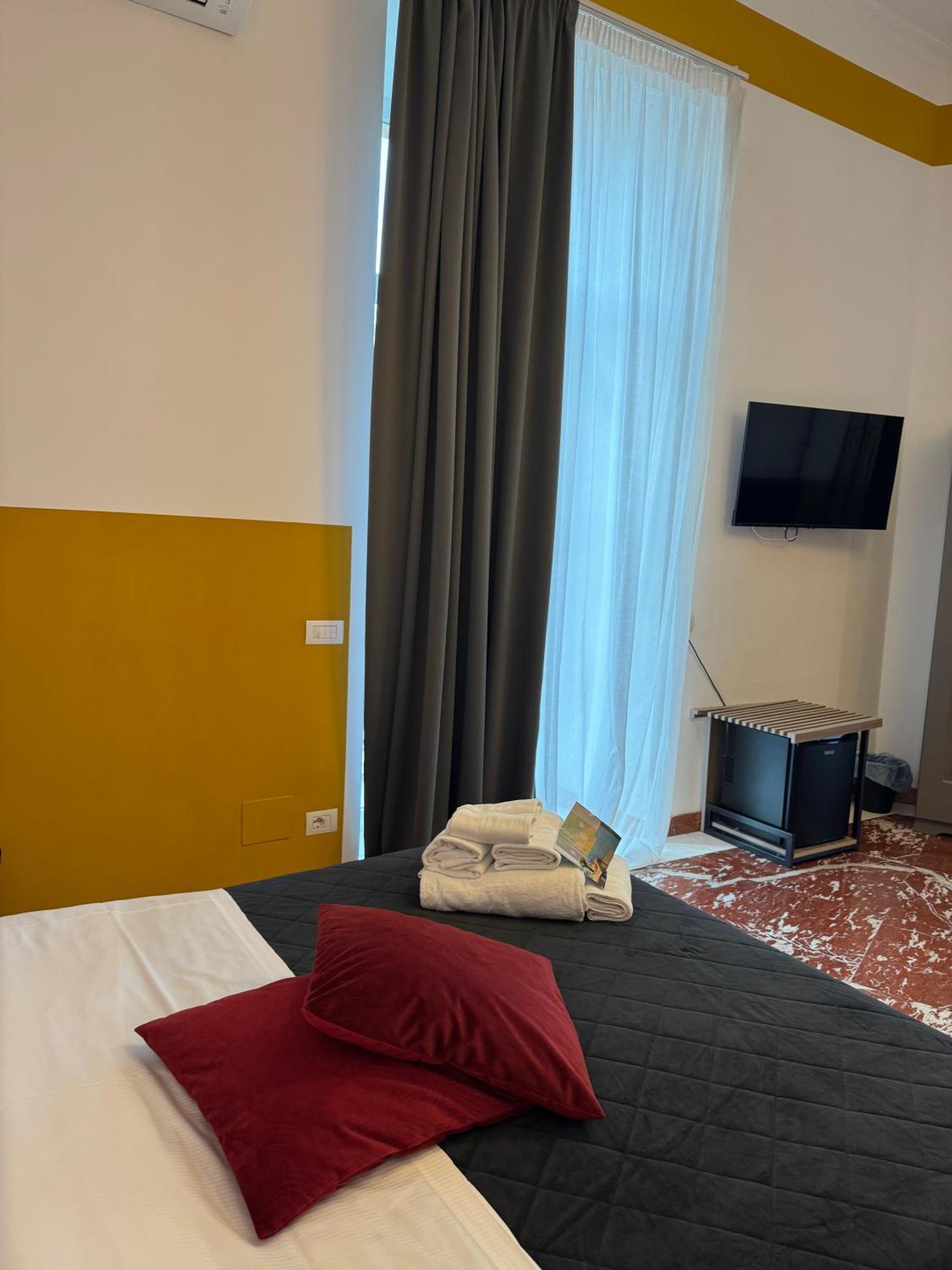 Rettifilo 311 Hotel Napels Buitenkant foto