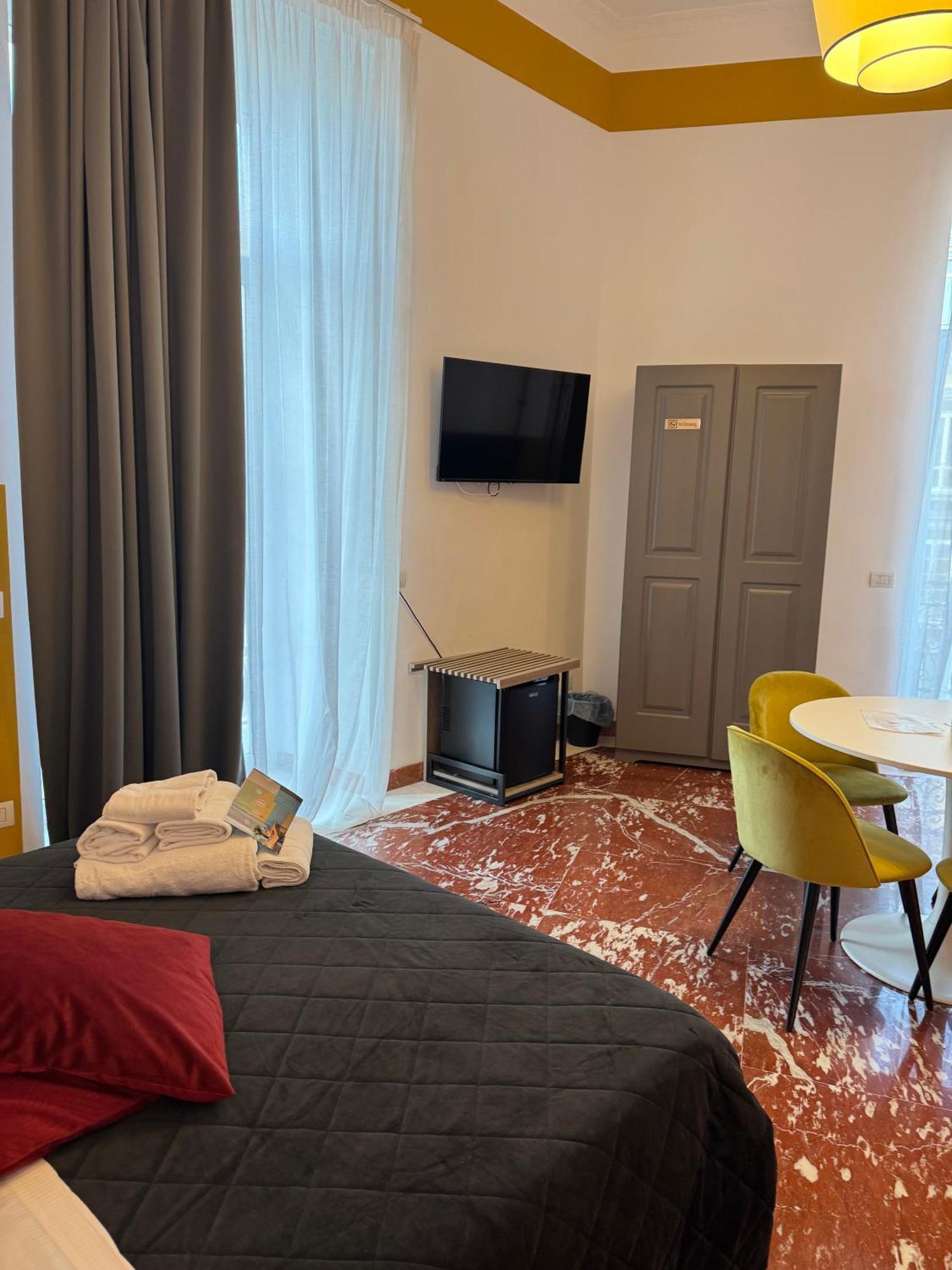 Rettifilo 311 Hotel Napels Buitenkant foto