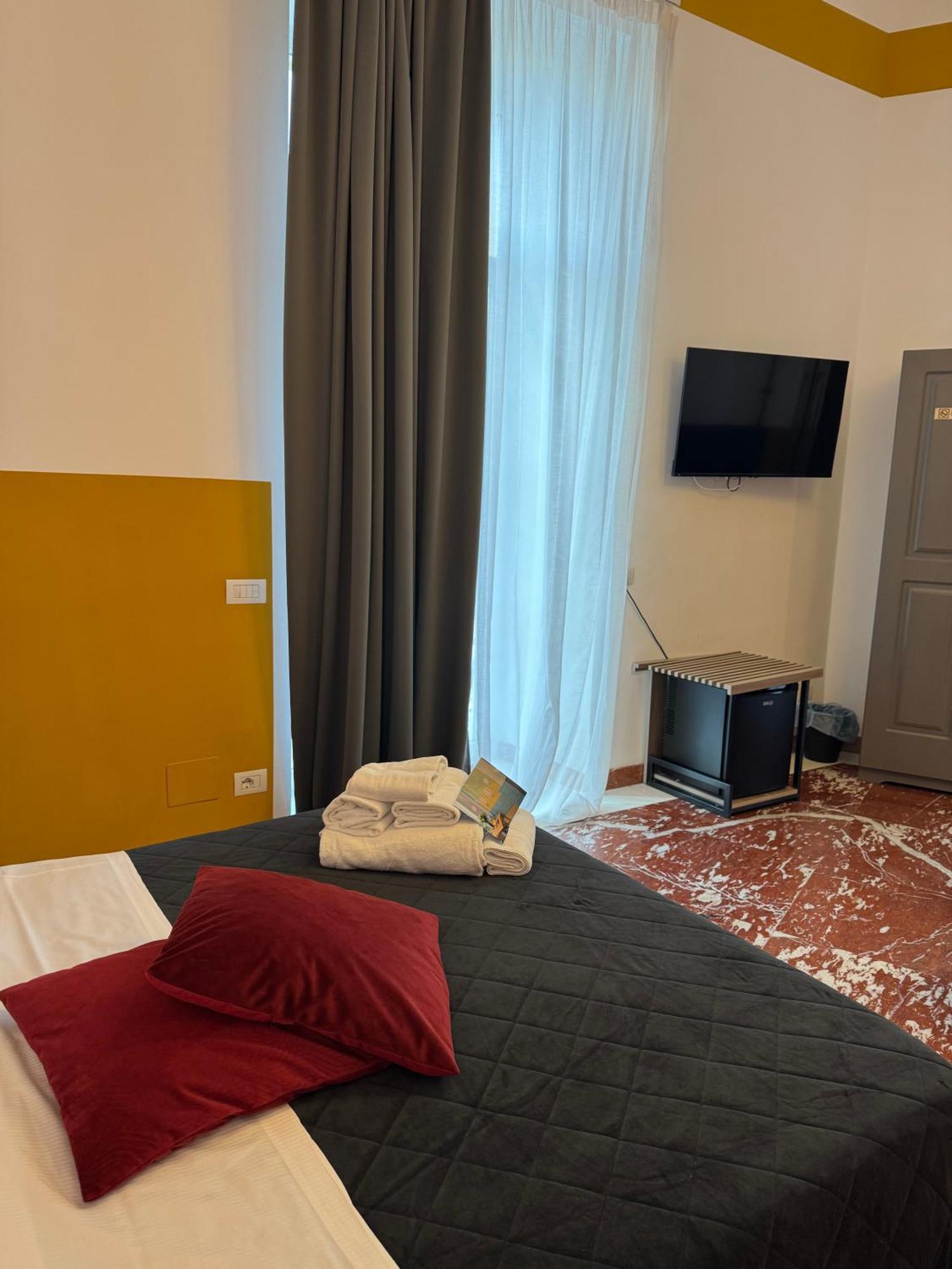 Rettifilo 311 Hotel Napels Buitenkant foto
